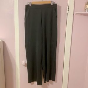 3/10$ Dressy pants large legs